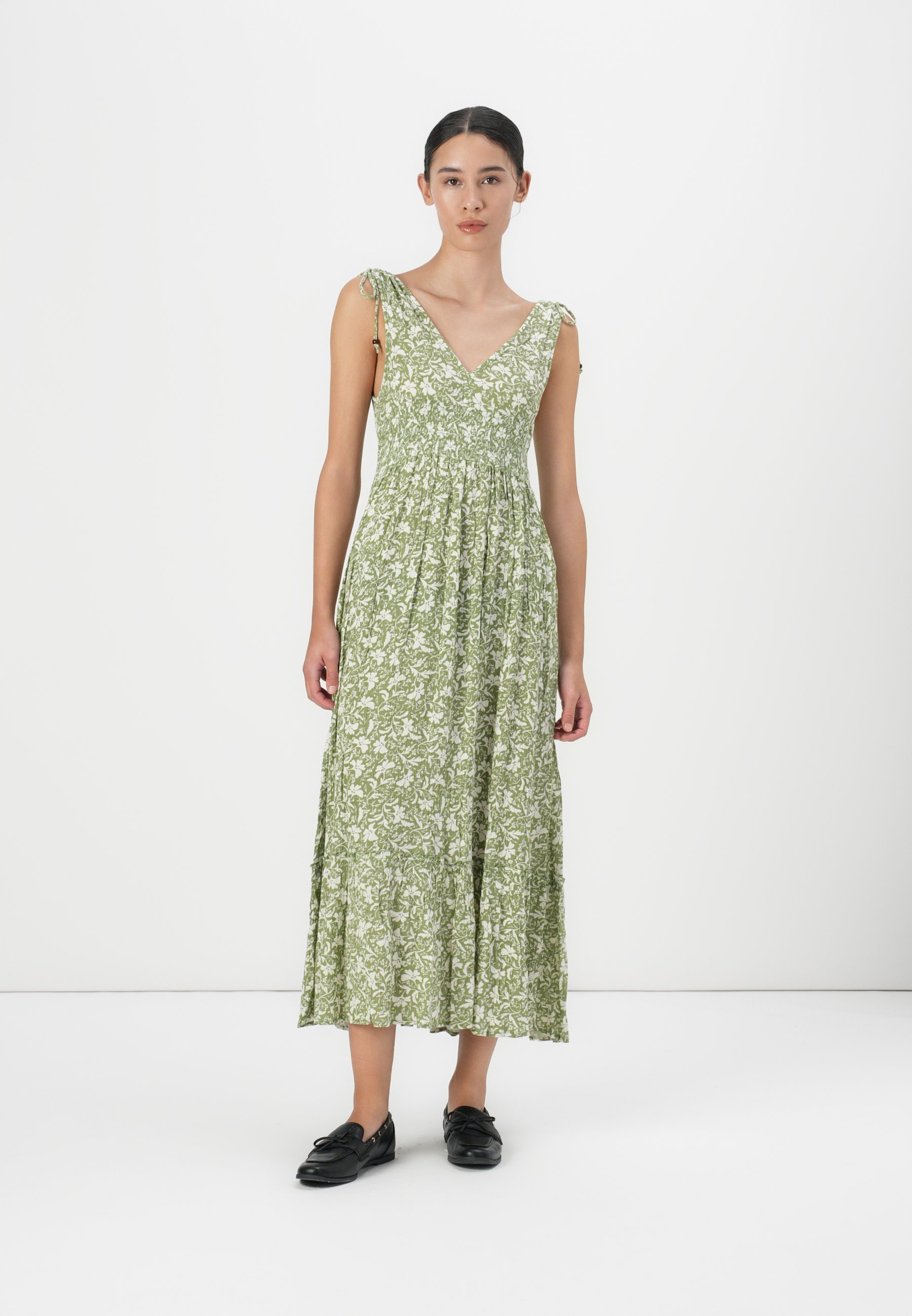 sage green floral dress for wedding Petal & Pup Women's Floret Midi Dress main image 0