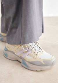 Ausgewählt, beige/pink