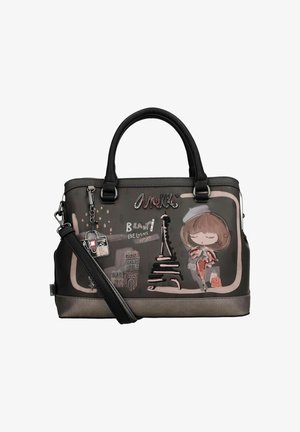 Bolso de mano en negro y gris con gráficos de dibujos animados, incluyendo la Torre Eiffel y una mujer. Presenta dos asas y una correa de hombro desmontable.