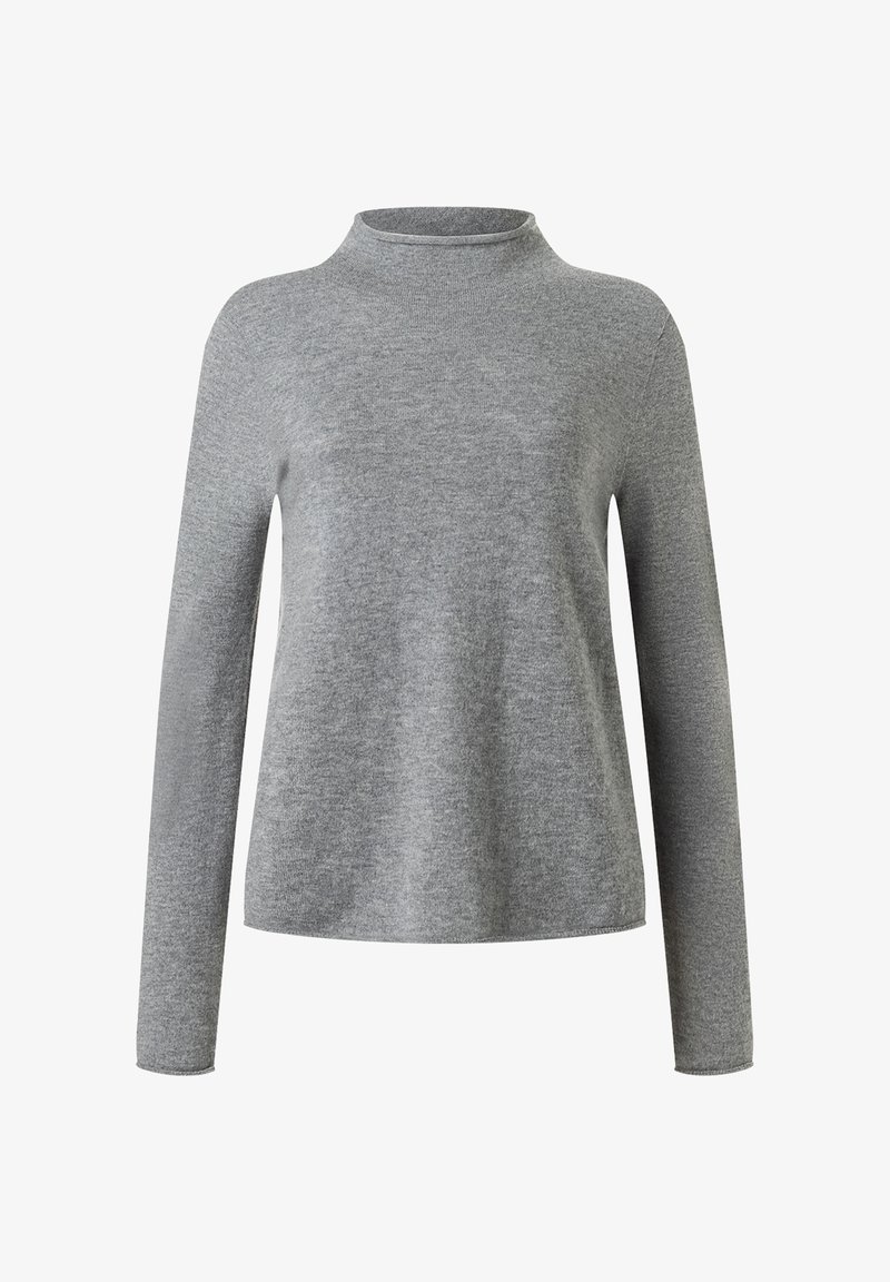 Suéter de manga larga gris con cuello tipo mock, de textura suave y corte relajado. Presenta una tela de punto lisamente jaspeada.