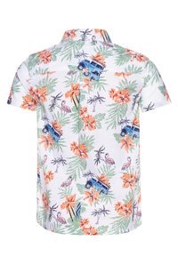 Koszula z krótkim rękawem z białej tkaniny, z kolorowym tropikalnym wzorem z kwiatami, flamingami i zabytkowymi samochodami. Kołnierzyk zapinany na guziki.
