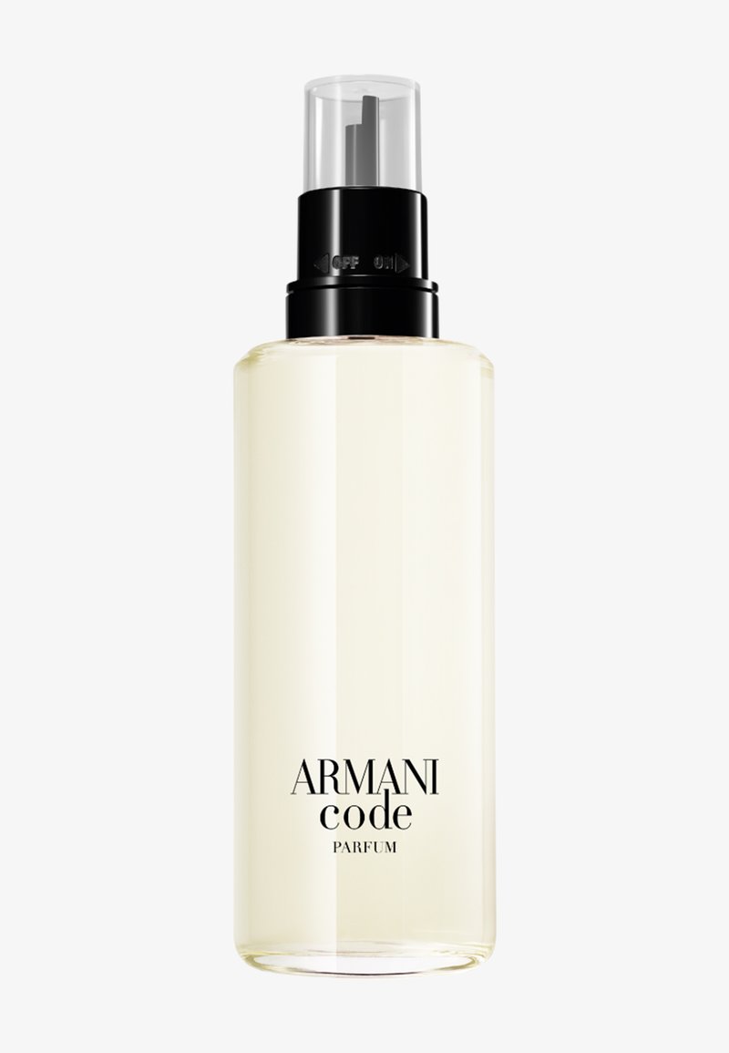 Genomskinlig glasparfymflaska med svart sprayhuvud och lock. Etiketten har "ARMANI code PARFUM" i fet svart text på framsidan.