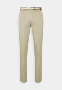 Beige chinos med en slät textur, skräddarsydd passform och ett flätat bälte med läderdetaljer. Klassisk fyrfickdesign, rak benmodell.