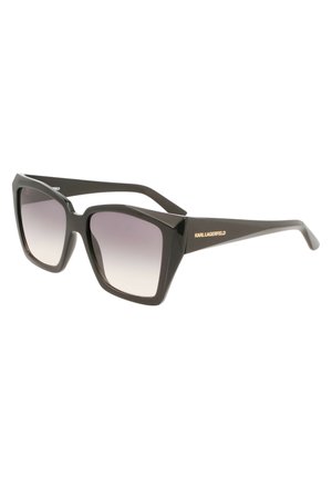 Occhiali da sole neri oversize con montatura angolare, lenti sfumate e logo "Karl Lagerfeld" dorato di lato. Finitura testurizzata e design elegante.