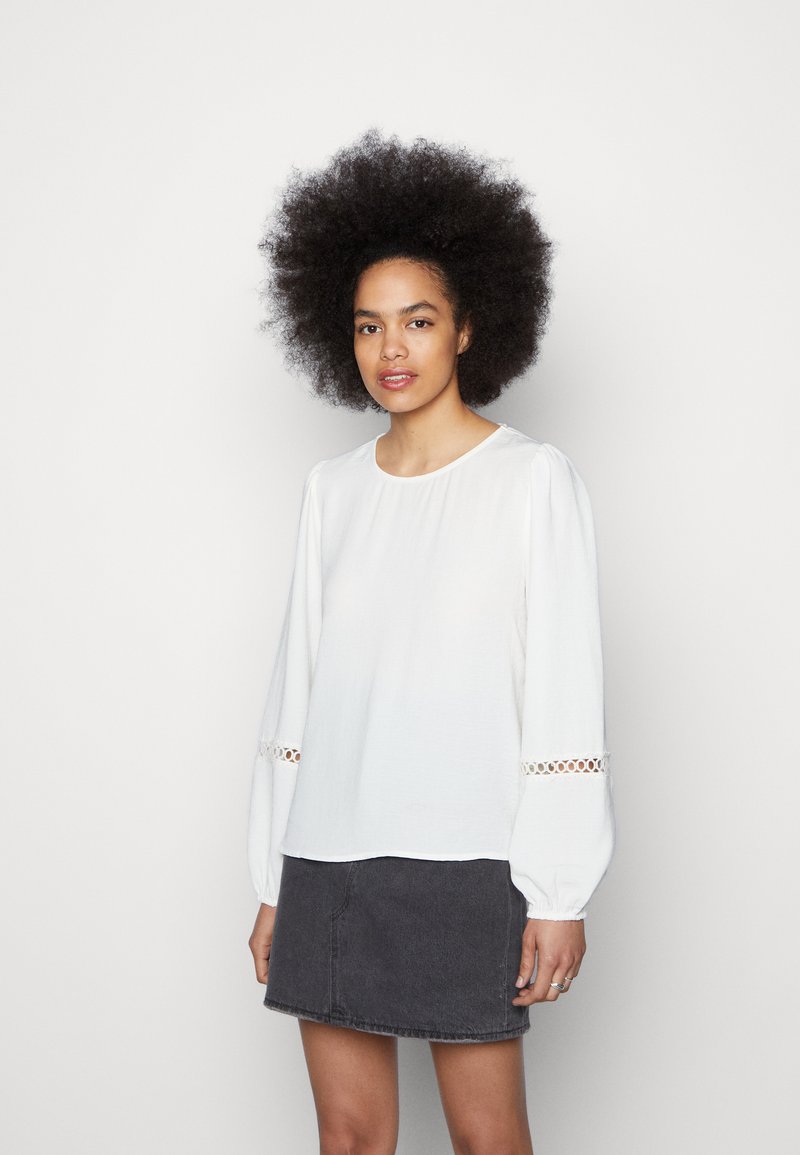 JDY - Jdymaya 2/4 Embroidery Top - 4689445 Cloud Dancer
