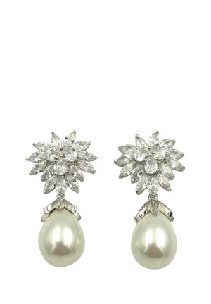 Perlenohrringe mit einem silbernen Blumendesign und marquis geschliffenen klaren Edelsteinen, die einen funkelnden, geschichteten Effekt erzeugen.