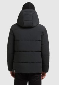 Schwarze Daunenjacke mit Kapuze, ausgestattet mit einem gesteppten Design und elastischen Bündchen. Auffällige Details sind ein Markenzeichen auf dem Rücken.