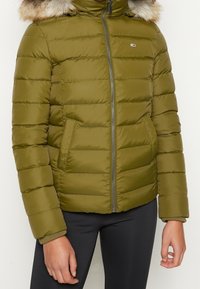 Tommy Jeans Dunjacka - olive