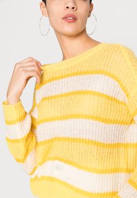 JDY JDYBADUT PULLOVER - Camisola - yellow cream