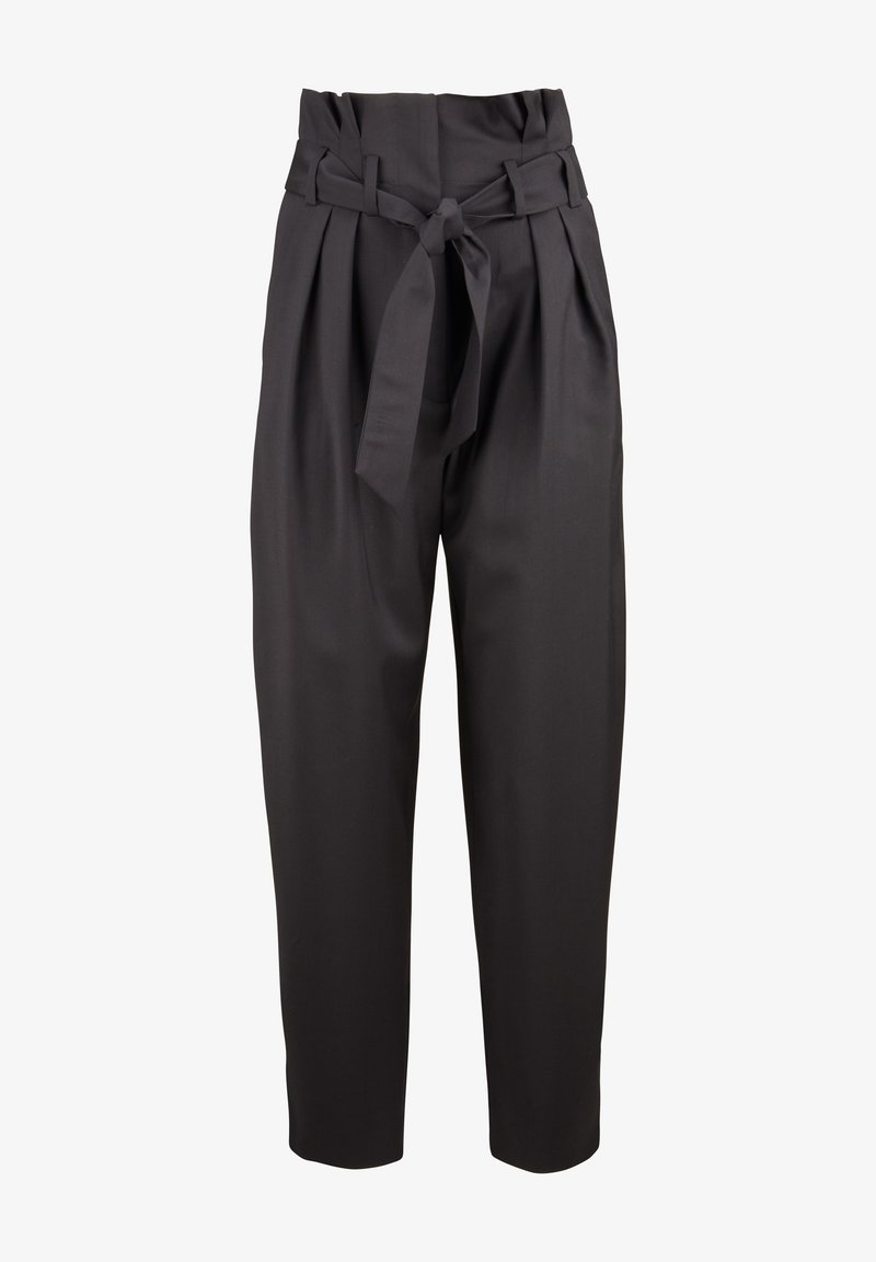 Pantalon noir taille haute à coupe fuselée avec ceinture en tissu nouée, devant plissé et poches latérales, présenté sur fond blanc.