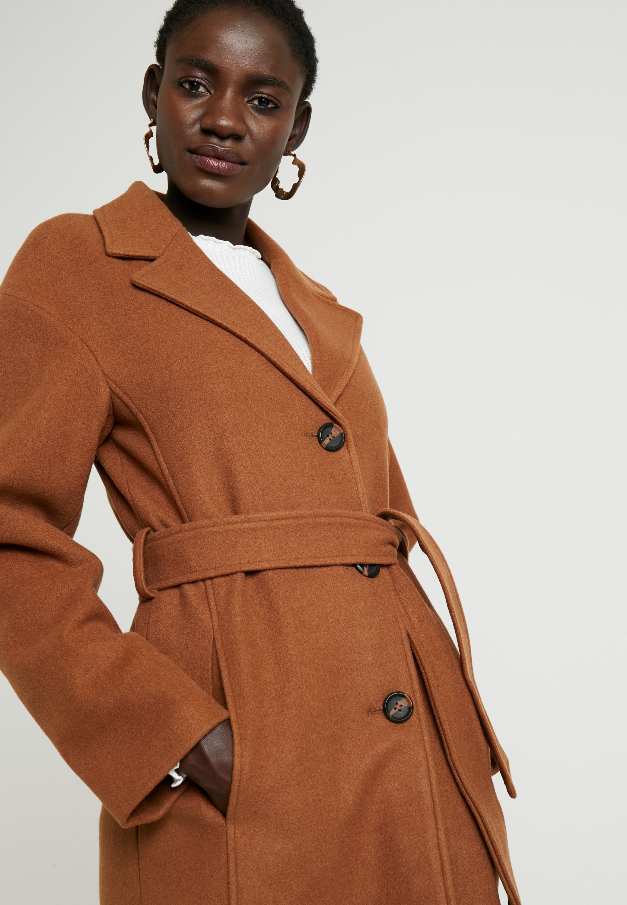 KIOMI TALL Manteau classique dark brown ZALANDO.FR KIOMI Manteau classique camel ZALANDO.FR