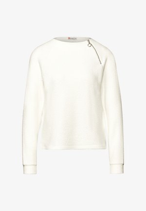 Suéter blanco de manga larga texturizado con cuello redondo y detalle de cremallera diagonal plateada cerca del hombro derecho.