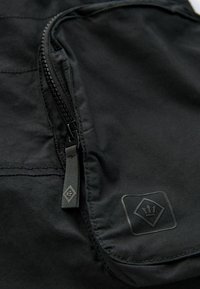 Next REGULAR FIT - Lühikesed püksid - black