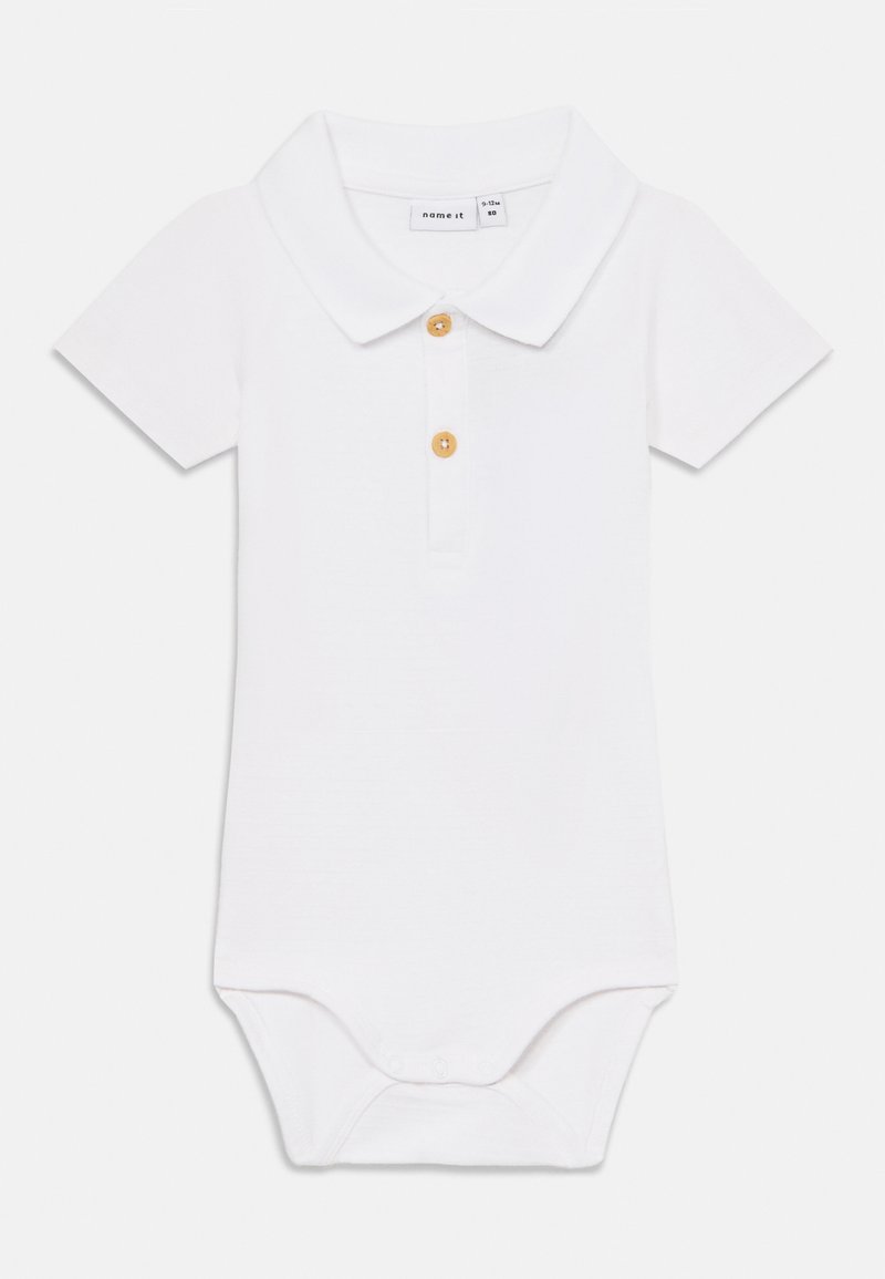 Body de algodão branco de manga curta, com colarinho dobrável, com três botões e fecho de pressão na parte inferior.