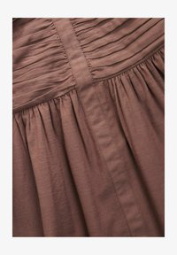 Ausgewählt, chocolate brown