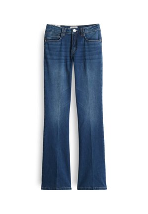 Schmale, blaue Jeans mit Schlag, mittelhoher Taille, fünf Taschen und einem vorderen Knopfverschluss. Der Stoff zeigt eine leichte Ausbleichung für mehr Struktur.