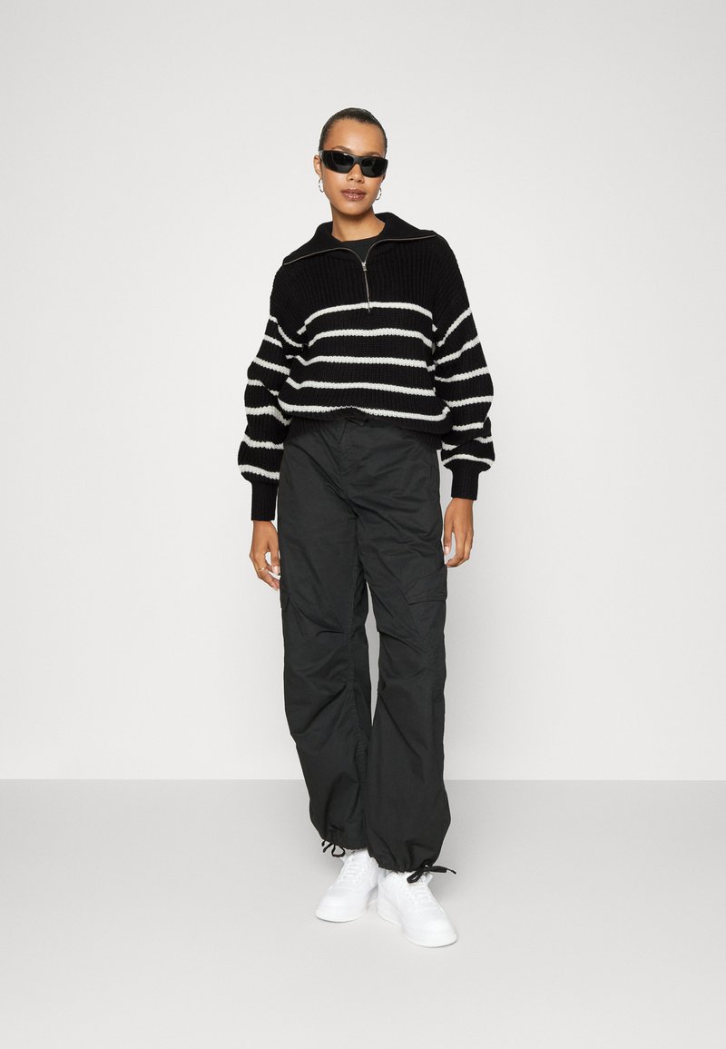 JDY - JDYJUSTY ZIP NECK STRIPE - Strikkegenser - black/eggnog, Forstørre