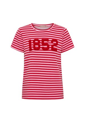 Rød og lyserød stribet t-shirt med korte ærmer med rødt tekstureret tal "1852" på brystet og rund halsudskæring.