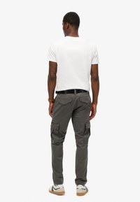 Superdry & Co CORE  - Cargobroek - charcoal