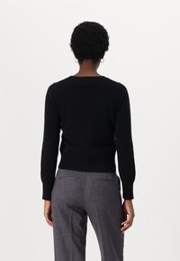 Repeat Pulover - black