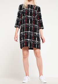 KIOMI Pouzdrové šaty - black