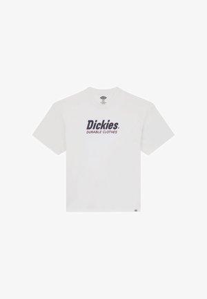 Vit bomulls t-shirt med kort ärm, rund halsringning, med "Dickies" och "DURABLE CLOTHES" tryckt i mörkblått. Klassisk passform.