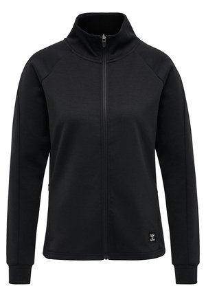Giacca nera con zip realizzata in tessuto morbido, con colletto alto e maniche raglan. Presenta un piccolo logo sulla parte anteriore inferiore e polsini a coste.