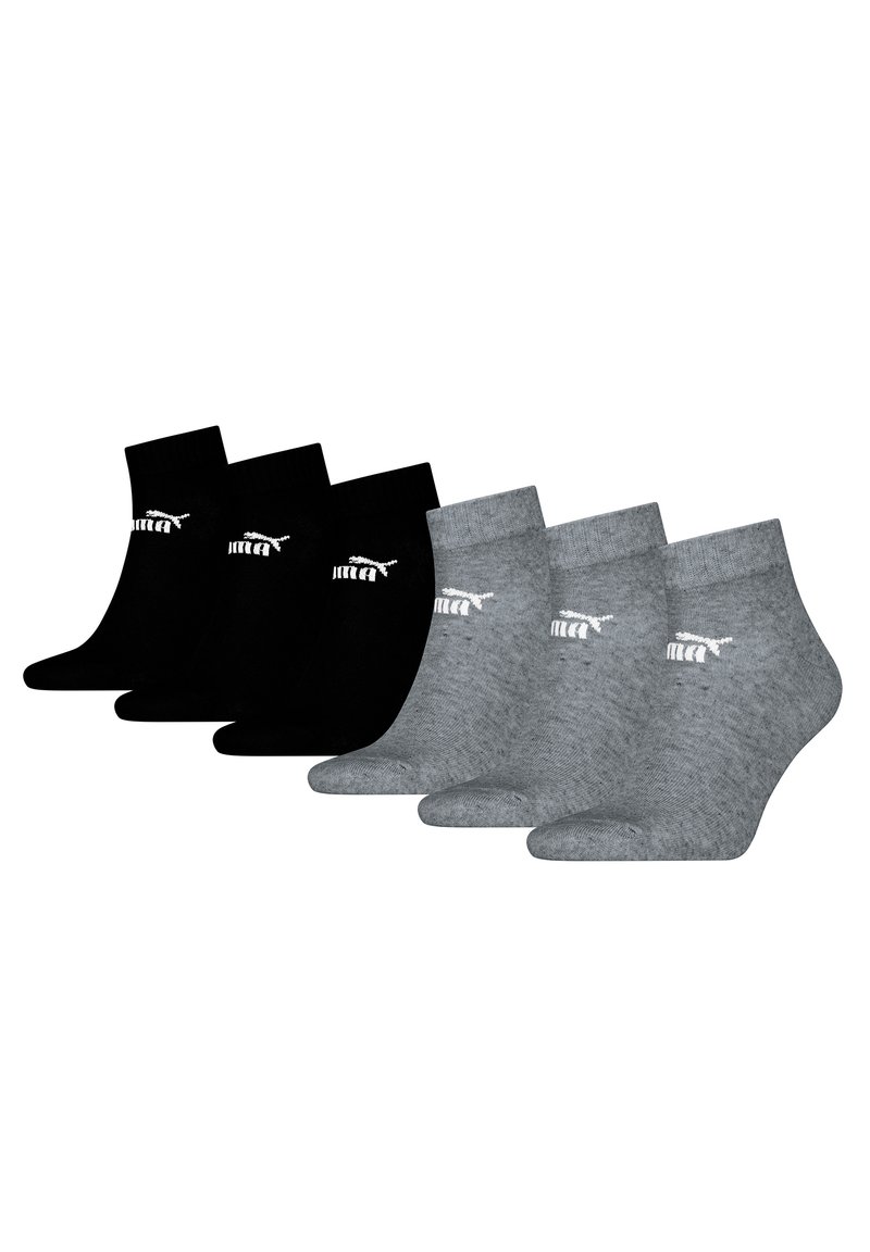 Set aus sechs Paar Knöchelsocken; drei schwarze und drei graue. Hergestellt aus einem Baumwollgemisch mit weißem Logodetail. Glatte Textur, keine Muster.