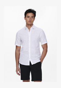 Unselected, white