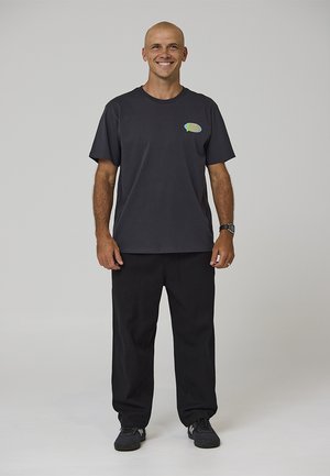 Rivvia Projects GLOBAL DISCOVERY - T-shirt estampada - pigment black