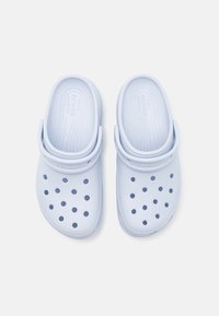 Crocs CLASSIC PLATFORM - Natikači s peto - dreamscape