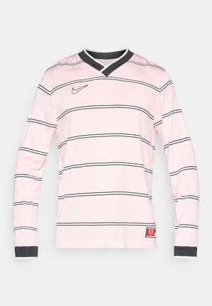 Langärmliges pinkes Jersey mit horizontalen schwarzen Streifen, V-Ausschnitt mit schwarzem Saum und kleinem schwarzem Nike-Logo auf der Brust.