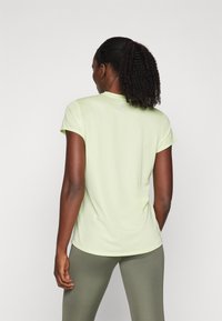 ASICS FUJITRAIL LOGO TOP - Tričko s potlačou - cool matcha