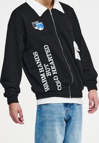 Pegador Felpa con zip - black