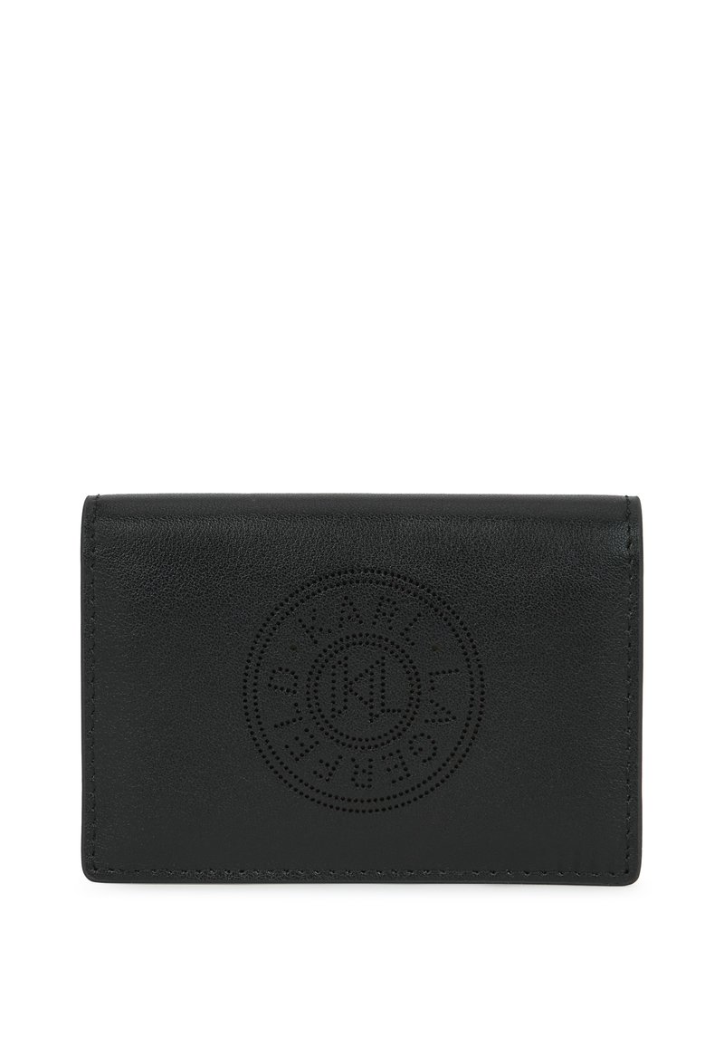 Portofel din piele neagră cu margini cusute și un logo circular perforat în centru, pe un fundal alb.