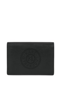 Juodas odinis piniginė su siuvinėtais kraštais ir perforuotu apvaliu logotipu centre ant balto fono.