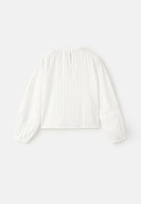 Bílá bavlněná halenka s dlouhými nafouknutými rukávy, zapínáním na knoflíky na zádech a texturovanými vertikálními pruhy. Krátký střih s krajkovými detaily.