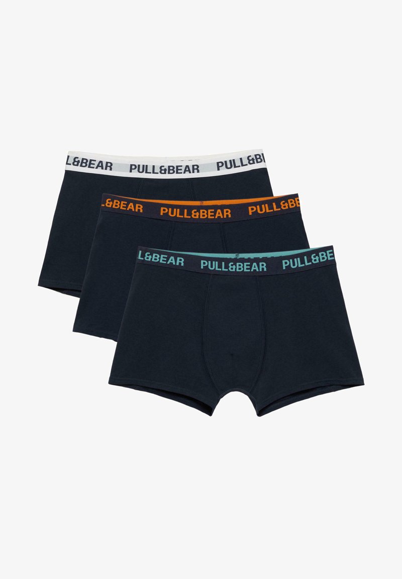 Trois boxers noirs avec des ceintures élastiques de marque en blanc, orange et bleu sarcelle portant l'inscription « PULL&BEAR ».
