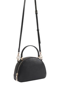 Zwarte halvemaanvormige handtas met gouden rits, afneembare verstelbare schouderriem en kleine bovenhandgreep.