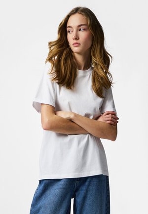 Pieces PCRIA FOLD UP SOLID TEE - Paprasti marškinėliai - bright white