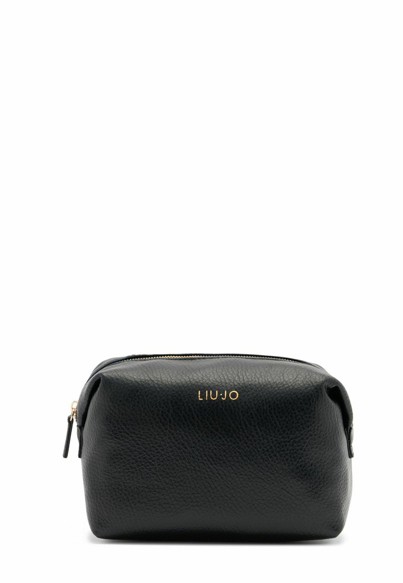 Borsa cosmetica nera in pelle con chiusura a zip. Caratterizzata da una superficie testurizzata e logo impresso sul fronte. Forma rettangolare compatta.
