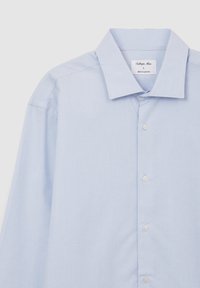 Hemd aus Baumwolle in hellblauer Farbe mit Muster, ausgestattet mit einem Button-Down-Kragen, langen Ärmeln und einer regulären Passform. Dezentes Punktmuster über das gesamte Hemd.