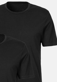 T-shirts en coton noir à manches courtes et encolure ronde. Texture lisse, design simple, sans motifs ni accents visibles.