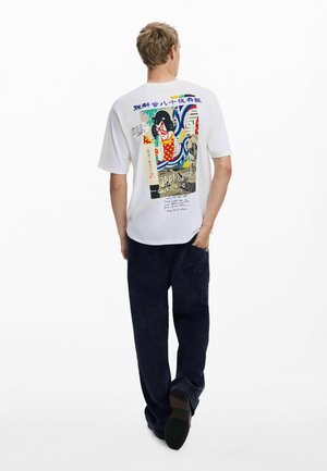 Trükipildiga T-särk - white