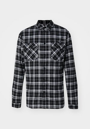 Zwart-wit geblokte flanellen shirt met een knoopsluiting, lange mouwen, twee voorzakken en subtiele stikdetails.