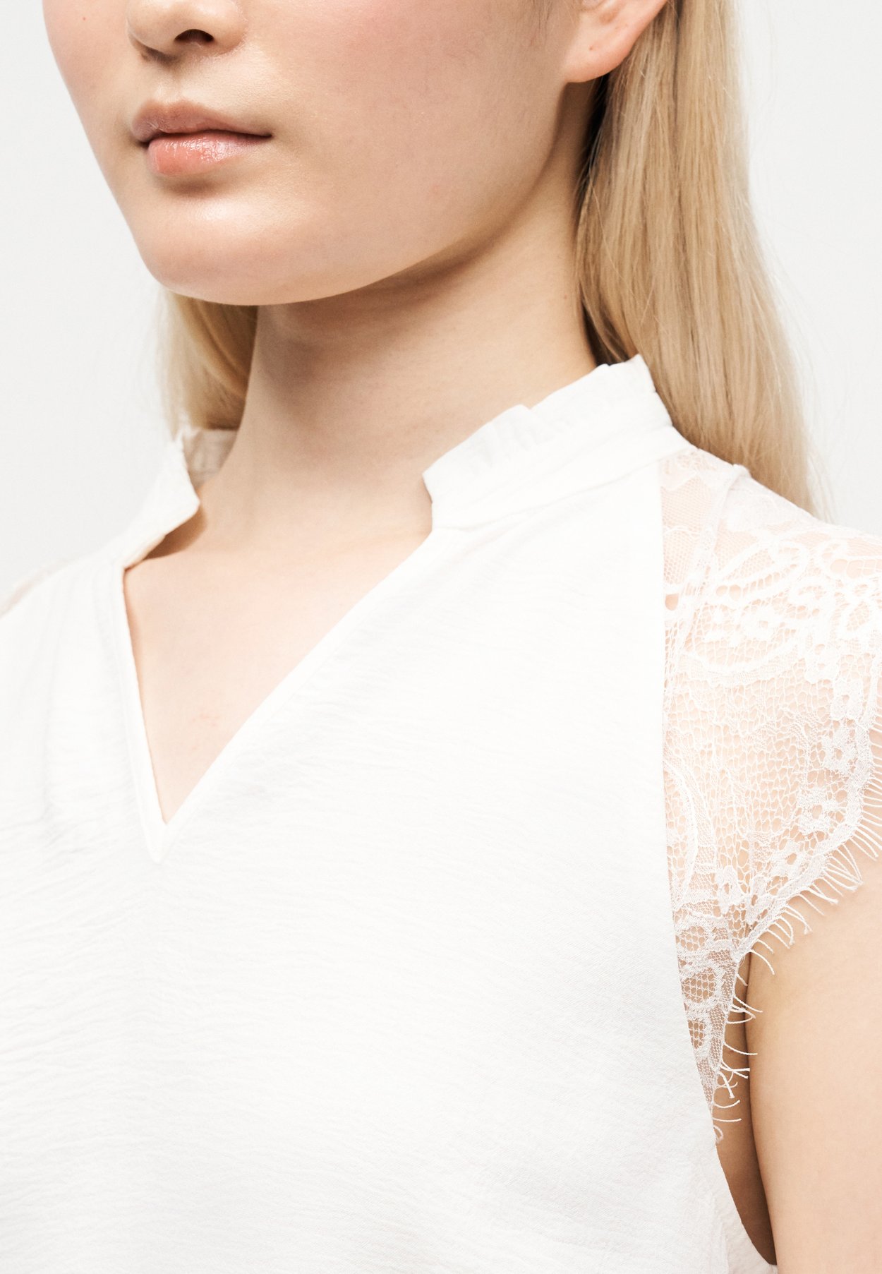 ONLPLOY METTE V NECK
