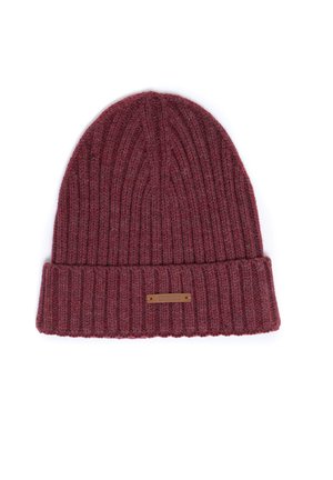 Burgundi punutud beanie müts ribade tekstuuriga, millel on kokku volditud äär ja eesväike metallist silt.