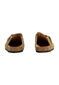 Sandales en liège de couleur marron avec un design à dos ouvert. Dotées d'une semelle robuste, d'une semelle texturée et d'une bride ajustable pour un maintien sûr.