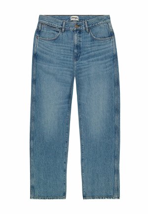 Jeans de mezclilla azul claro con un diseño de pierna recta, cinco bolsillos, una cinturilla estándar y un ligero desgastado con detalles cosidos.