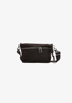 Czarna torba na ramię z poziomym srebrnym suwakiem, regulowanym paskiem i oplecionym sznurkiem na białym tle.